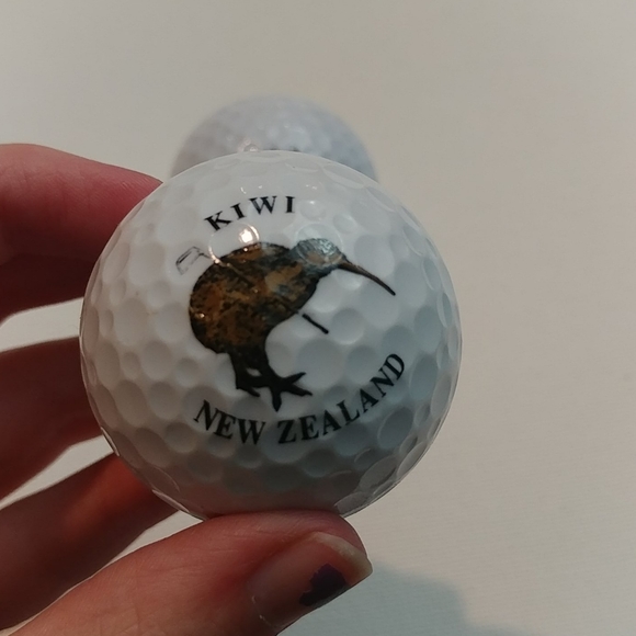 2 Collectors Australia & New Zealand Golf Ball - Picture 2 of 3